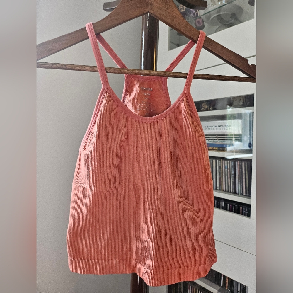 Ododos halter tank, burnt orange, small snag. Size xl